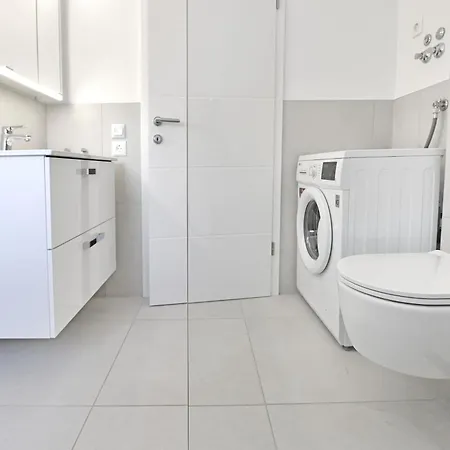 Gloria Apartment *