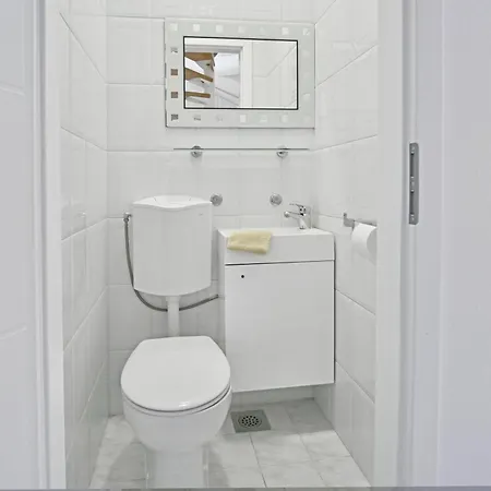 Gloria Apartment *