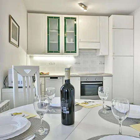 Gloria Apartment *