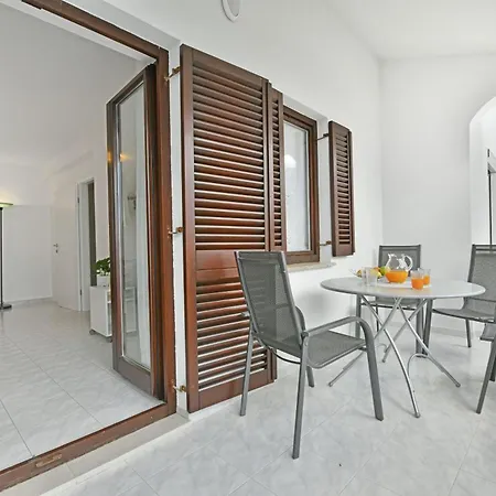 Gloria Apartment