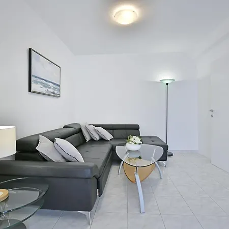 Gloria Apartment *