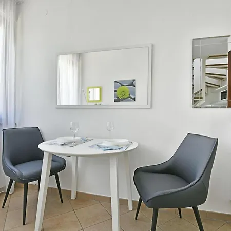 Gloria Apartment *