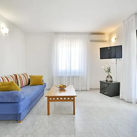 Gloria Apartment