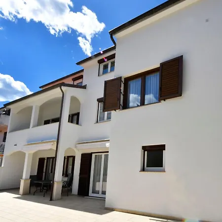 Gloria Apartment *